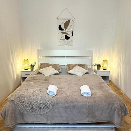 Apartment Cecil - Old Town Bratislava Buitenkant foto