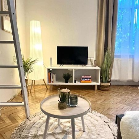 Apartment Cecil - Old Town Bratislava Buitenkant foto