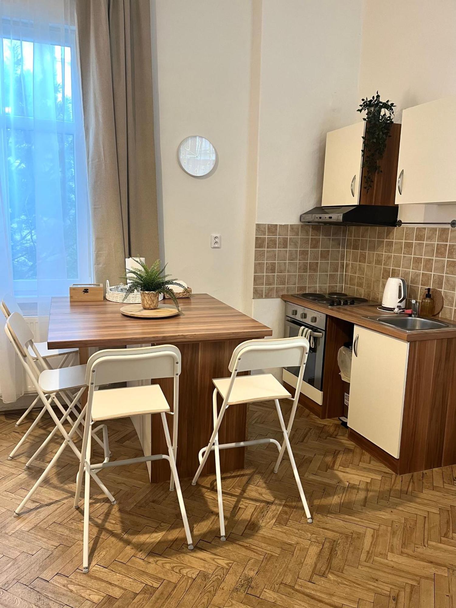 Apartment Cecil - Old Town Bratislava Buitenkant foto