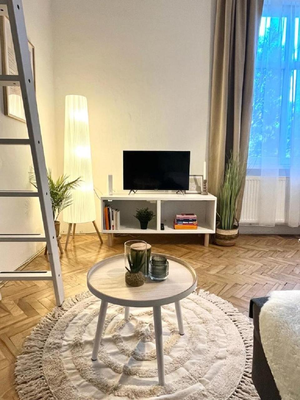 Apartment Cecil - Old Town Bratislava Buitenkant foto